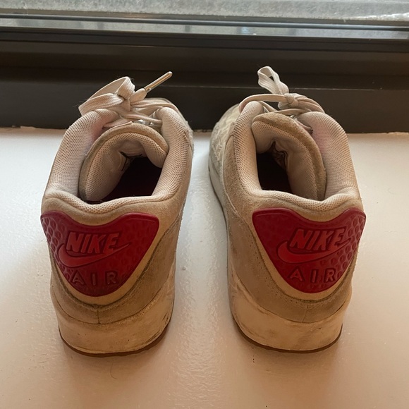 Nike Women’s 2015 Air Max 90 'Strawberry Cheesecake' - Picture 5 of 11